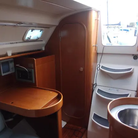 Hotel en barco Ara Solis Vigo